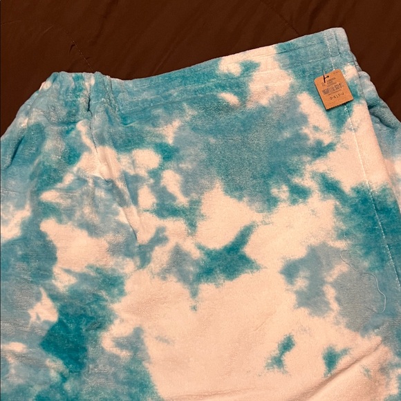 Pink Victotia secret towel - Picture 7 of 10